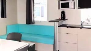 A compact kitchenette with a microwave, a coffee maker, and a sink. - Family Lodge Near Beach & Pool (Hyères)