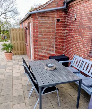 Outdoor dining - Vacation - Country house in East Frisia / Esens-Holtgast (Holtgast)