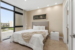 Desk, iron/ironing board, bed sheets - Stylish Retreat with Large Patio and Living areas (Bay Lake)