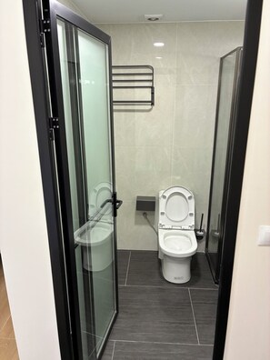 Shower, hair dryer, towels, soap - Hotel A&M (Alcorcón)