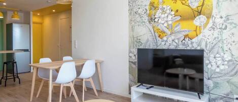 Apartment | Dining