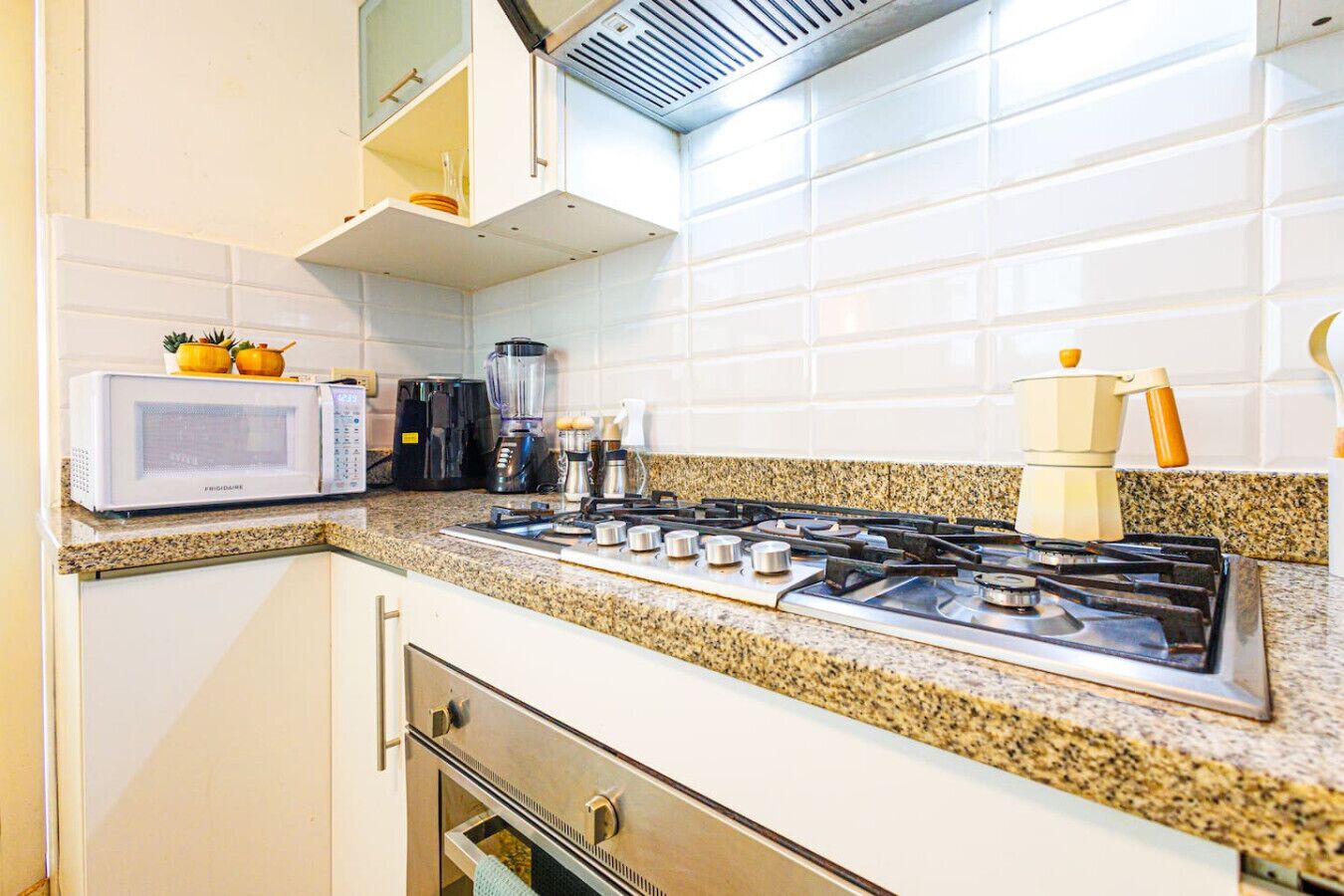 Refrigerador, microondas, horno, placa de cocina