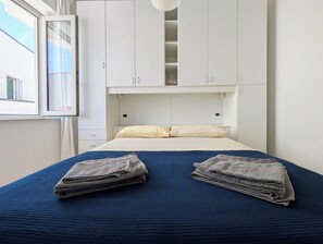 2 bedrooms, iron/ironing board, WiFi, bed sheets - Santangiolese House - In the heart of Sant'Angelo (Sant'Angelo)