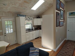 Living area - Winnipesaukee direct access with dock tranquil 3-bedroom house in Moultonborough (Moultonborough)