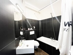Hair dryer, towels - Balcon Palais Excelsior Grimaldi (Nice)