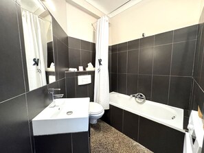 Hair dryer, towels - Balcon Palais Excelsior Grimaldi (Nice)