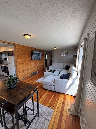 3BR 2B Lake Rathbun home with community lake access and park