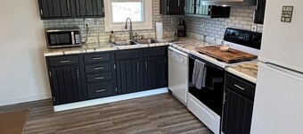 3BR 2B Lake Rathbun home with community lake access and park