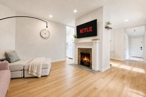 Interior - Modern Atlanta Flat Near Piedmont Park (Atlanta)