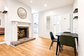 Dining - Modern Atlanta Flat Near Piedmont Park (Atlanta)