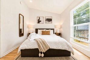 1 bedroom, free WiFi, bed sheets - Modern Atlanta Flat Near Piedmont Park (Atlanta)