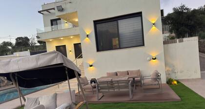 Strobia Luxury Chalet 3 Bedrooms 5 Bathrooms with Pool & Jacuzzi & Sunset Views