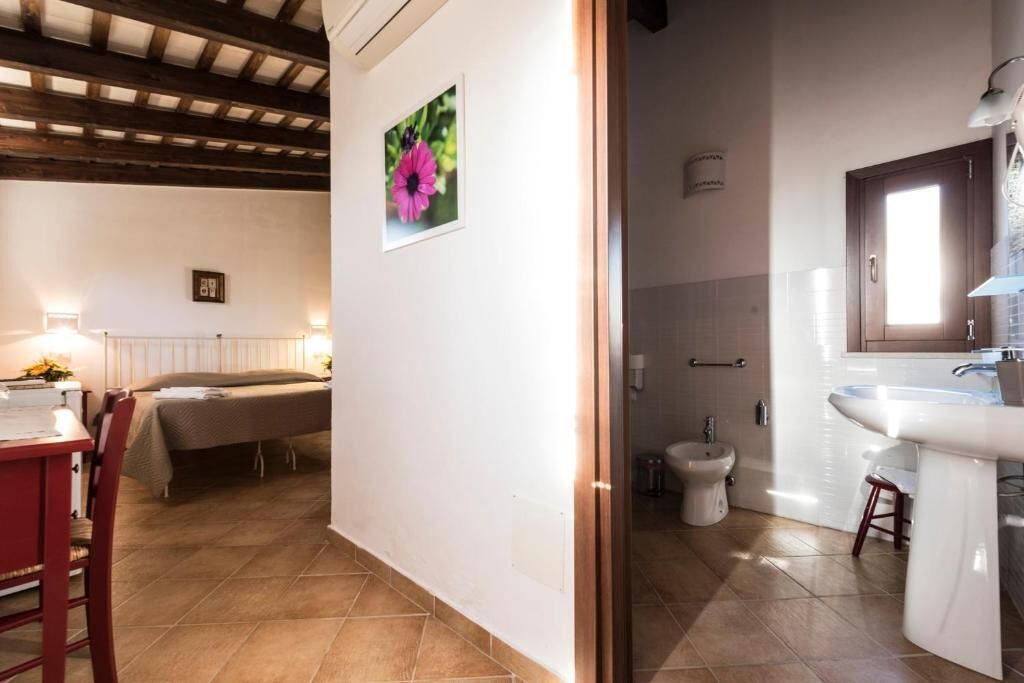 Standard Double Room, Patio, Courtyard View | Bathroom