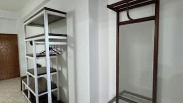 Hypo-allergenic bedding, desk, free WiFi, bed sheets