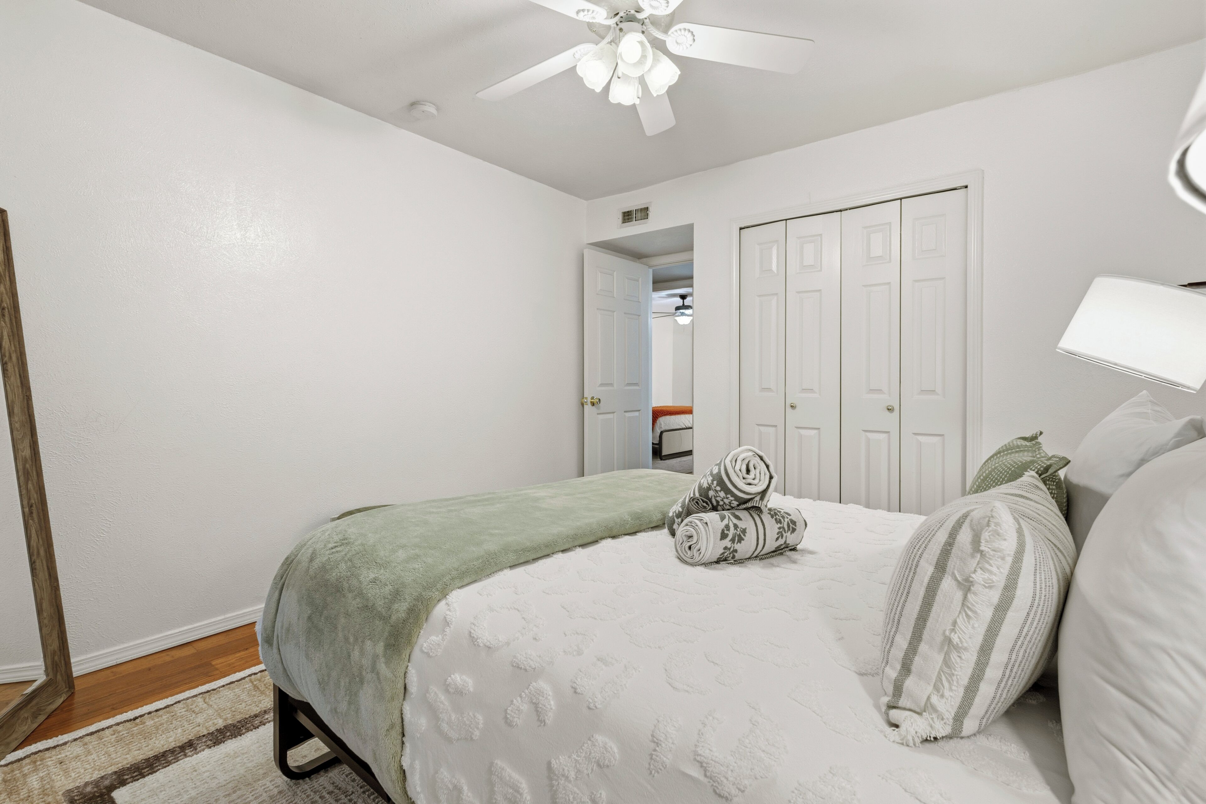 3 bedrooms, desk, iron/ironing board, free WiFi
