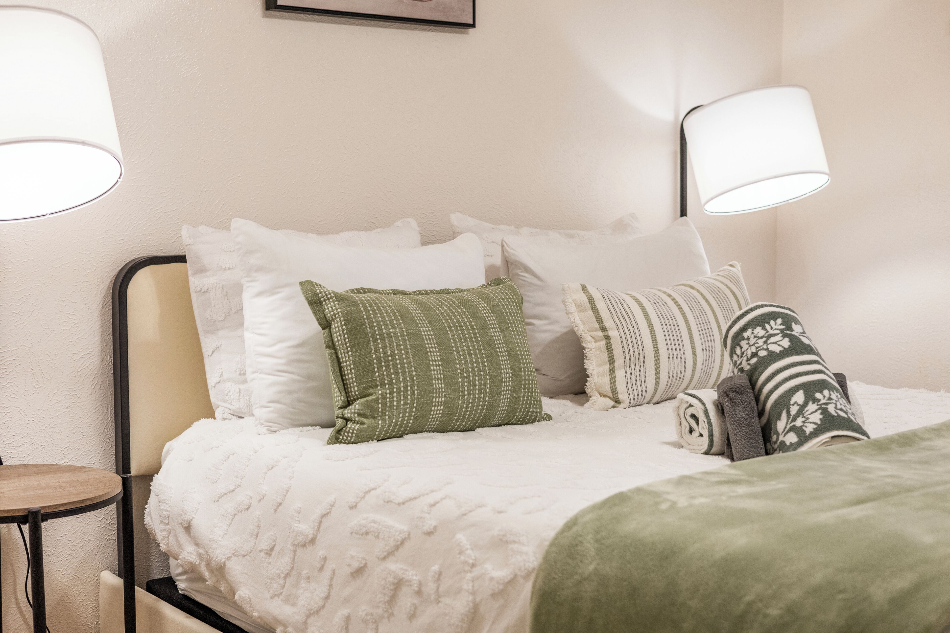 3 bedrooms, desk, iron/ironing board, free WiFi