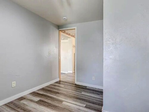 Charming 3bedroom - Sleeps 10 - Laundry Available