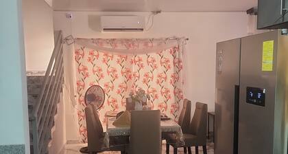 Elegant house with 24/7 security in a safe area near a restaurant, pharmacy, supermarket, etc.