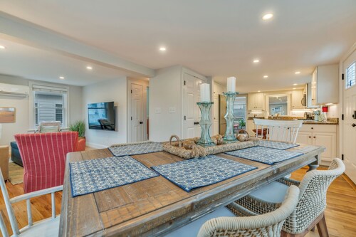 3 Bedroom 2 bath spacious beach house - 2nd house in from the beach!