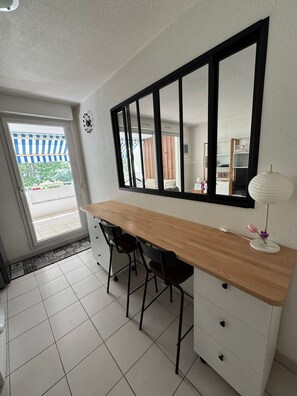 Interior - Spacious 73m² with Terrace & Parking (La Grande-Motte)