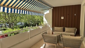 Terrace/patio - Spacious 73m² with Terrace & Parking (La Grande-Motte)