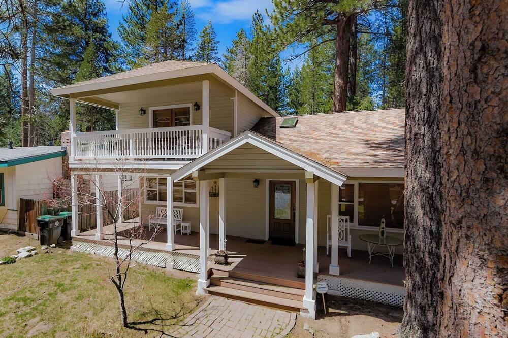Royal Retreat Quiet & Cozy - Tahoe Keys, CA