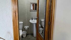 Bathroom - Ocean view room 101 (suitable for families) (Bolívar)