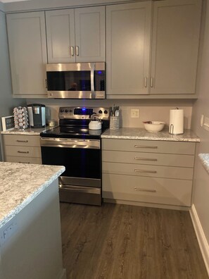 Family Apartment, Garden View | Private kitchen