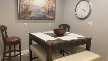 Family Apartment, Garden View | Dining