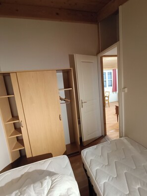 Iron/ironing board