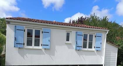 Chalet 4p. Leisure residence with swimming pool, close to shops and markets,