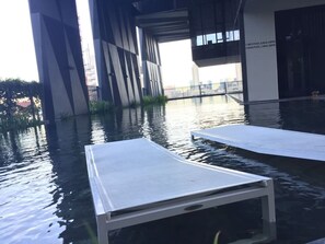 Property grounds - Luxury 1-BR Condominium BTS Sanam Pao - Ari (Krung Thep Maha Nakhon)