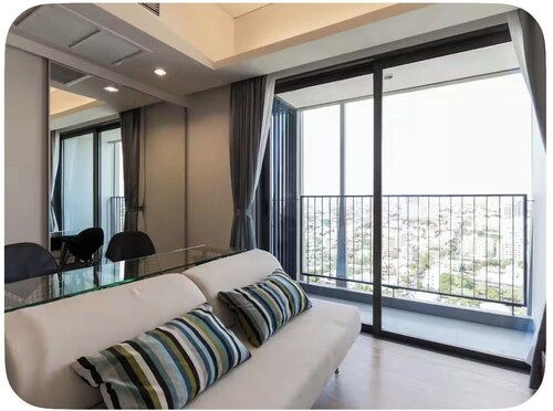 Luxury 1-BR Condominium BTS Sanam Pao - Ari