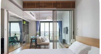 Luxury 1-BR Condominium BTS Sanam Pao - Ari