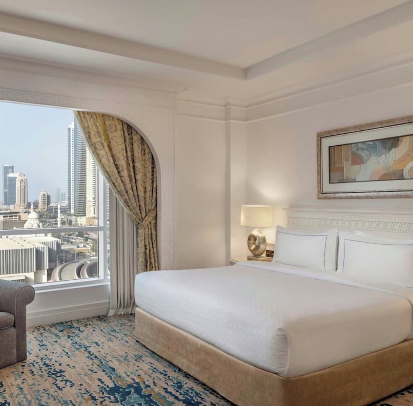 Premium bedding, in-room safe, laptop workspace, blackout curtains