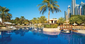 3 outdoor pools - Grand Luxury Resort At Habtoor Autograph (Dubai)