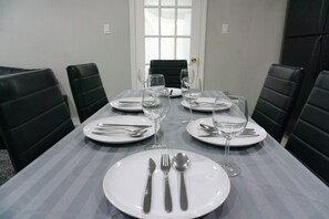 Dining - Modern 3 Bedroom Guest Suite (Toronto)