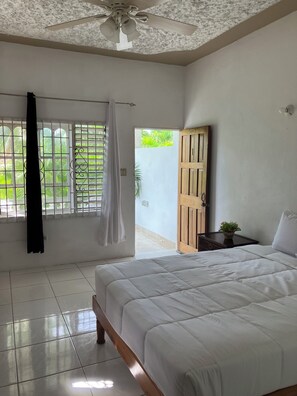 1 dormitorio, tabla de planchar con plancha, wifi gratis y ropa de cama