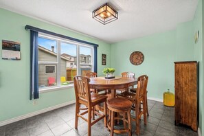 Dining - Salt Cove | Hot Tub | Fenced Yard | Gym | Pets Ok (Calgary)