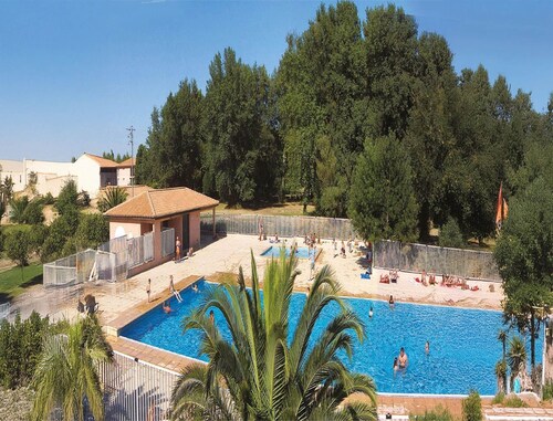 Sunny Coastal Escape in Saint-cyprien