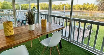 Island Home: 3-bedroom apartment in Bokeelia with hot tub, AC, water views, bbq