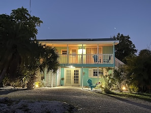 Exterior - 3-bedroom apartment in Bokeelia with hot-tub, AC, water view, large kitchen, bbq (Bokeelia)