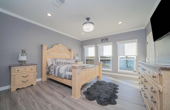 6 bedrooms, WiFi, bed sheets