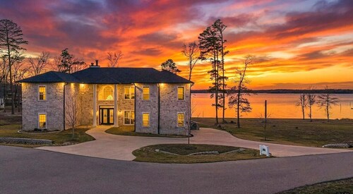 Lakefront Estate Sleeps 18, Bunk & Game Room & Boat House w/Swim Hole & Kitchen!
