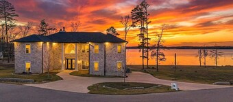 Lakefront Estate Sleeps 18, Bunk & Game Room & Boat House w/Swim Hole & Kitchen!