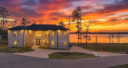Lakefront Estate Sleeps 18, Bunk & Game Room & Boat House w/Swim Hole & Kitchen!