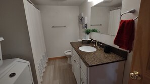 Hårføner, håndklær, såpe og toalettpapir