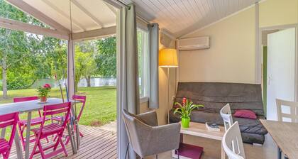 Cottage by the River in Nouvelle-aquitaine