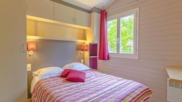 Cottage | 2 bedrooms, individually furnished, iron/ironing board