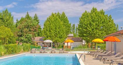 Cottage by the River in Nouvelle-aquitaine